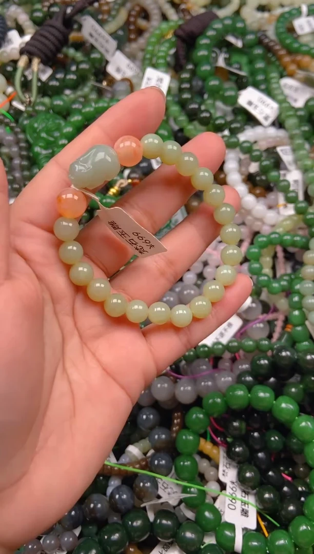 和田玉未镶嵌颈饰1