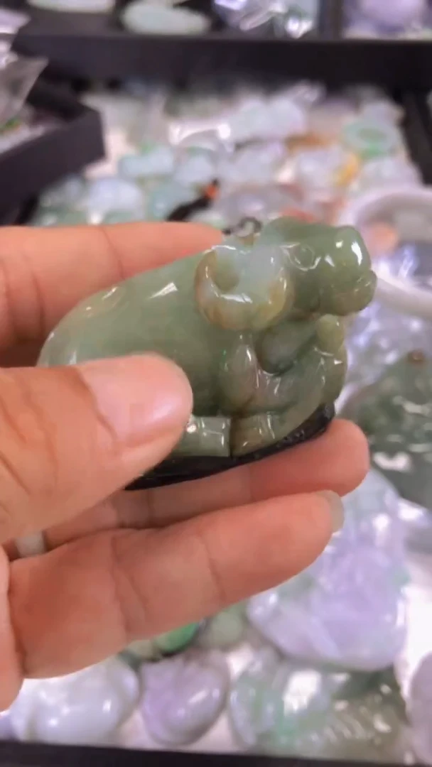 吊坠(不含链)未镶嵌翡翠生肖牛