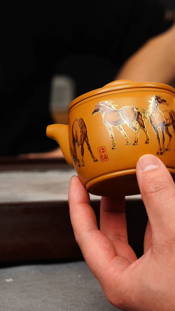 【闪购商品】紫砂茶壶鸡油黄 汉瓦 八骏珐琅彩