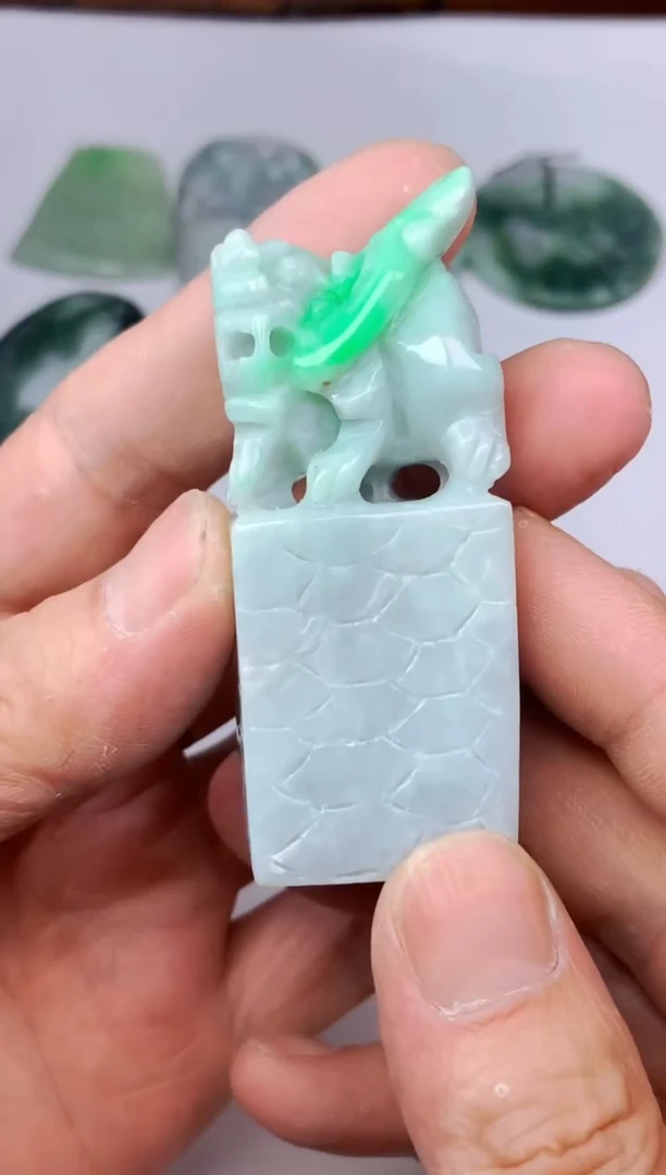 颈饰未镶嵌翡翠印章