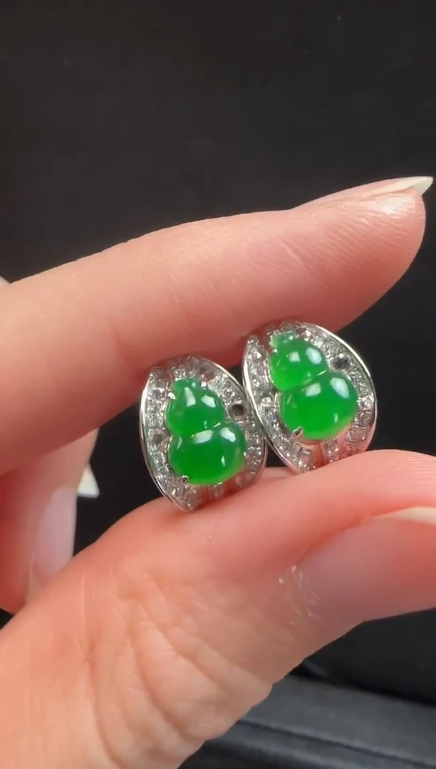 18K金镶嵌翡翠耳饰525葫芦一对