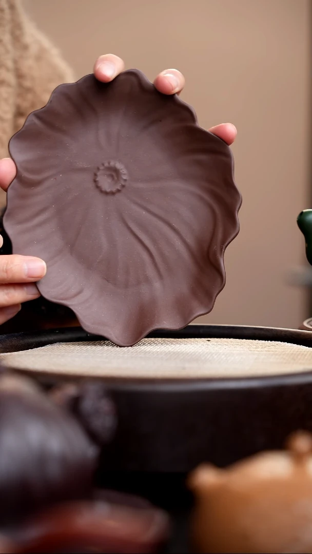 茶壶紫砂紫泥荷叶扁壶承