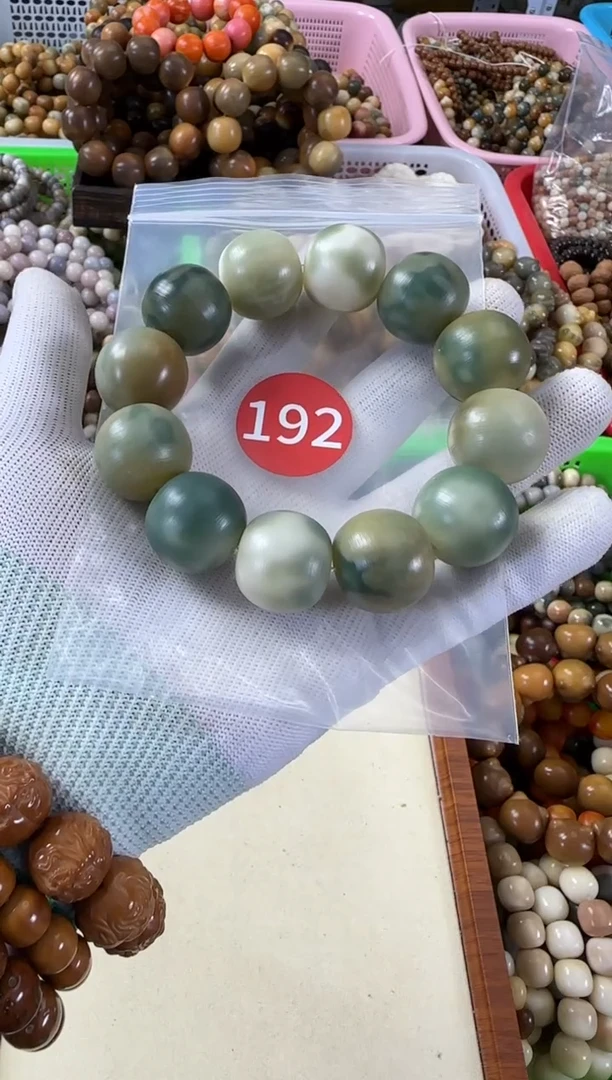 白玉菩提手串22干磨绿飘微瑕192