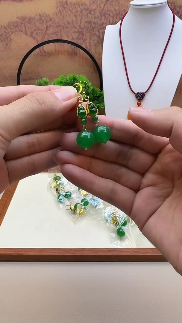 14K金镶嵌翡翠耳饰B259