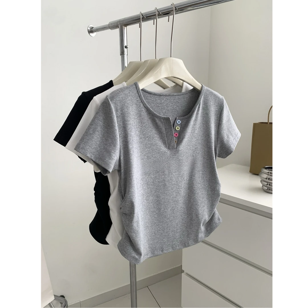 俏皮可爱彩扣V领小蛮腰短袖女气质韩版显瘦百搭捏褶收腰短款T恤夏