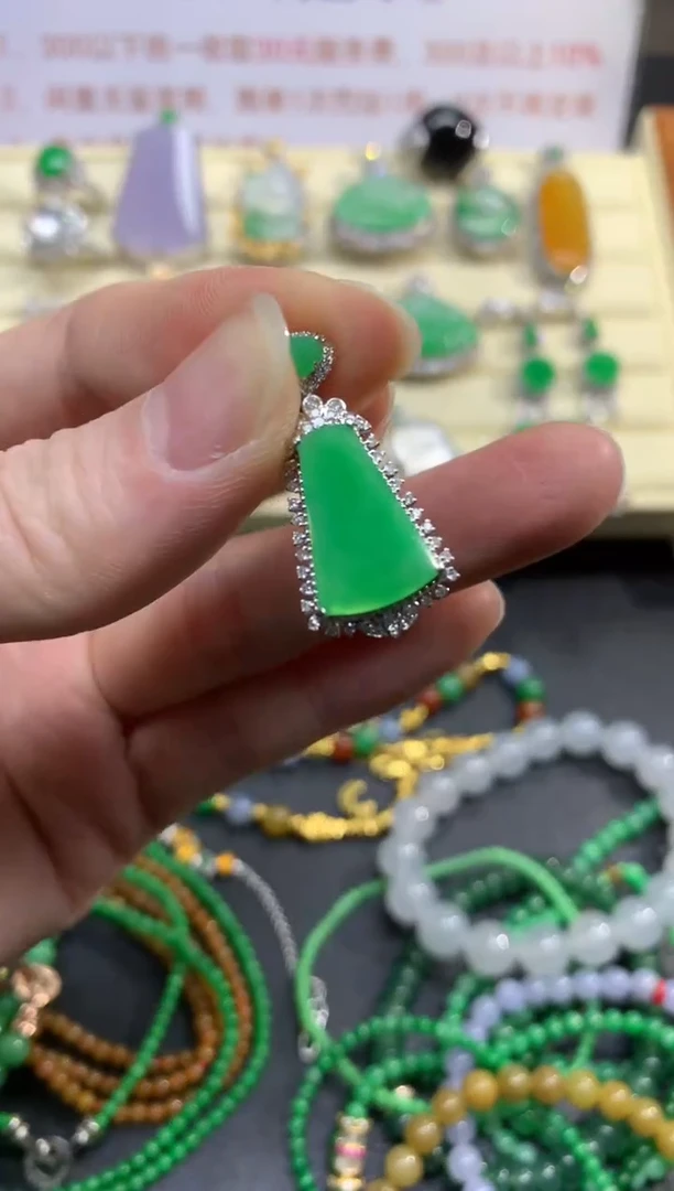 吊坠(不含链)18K金镶嵌翡翠吊坠|5500+550