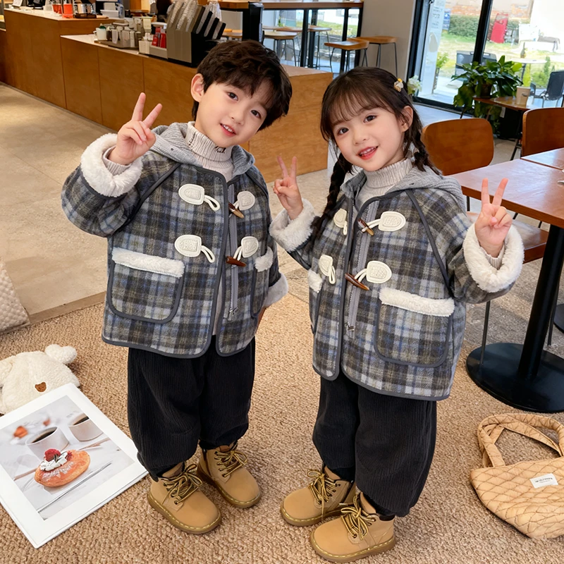 儿童呢子外套冬装加绒男童呢大衣2025新款连帽学院风帅气上衣