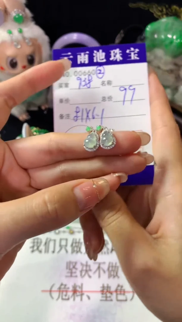 银S925镶嵌翡翠耳饰是**呀翡翠