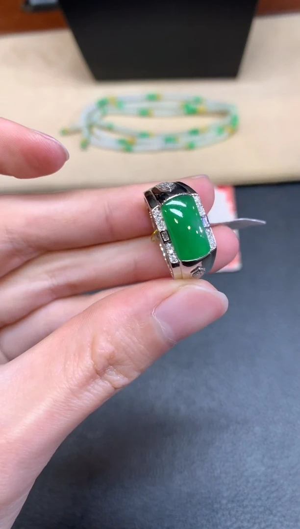 【闪购商品】翡翠戒指18K金镶嵌【无鉴赏期】