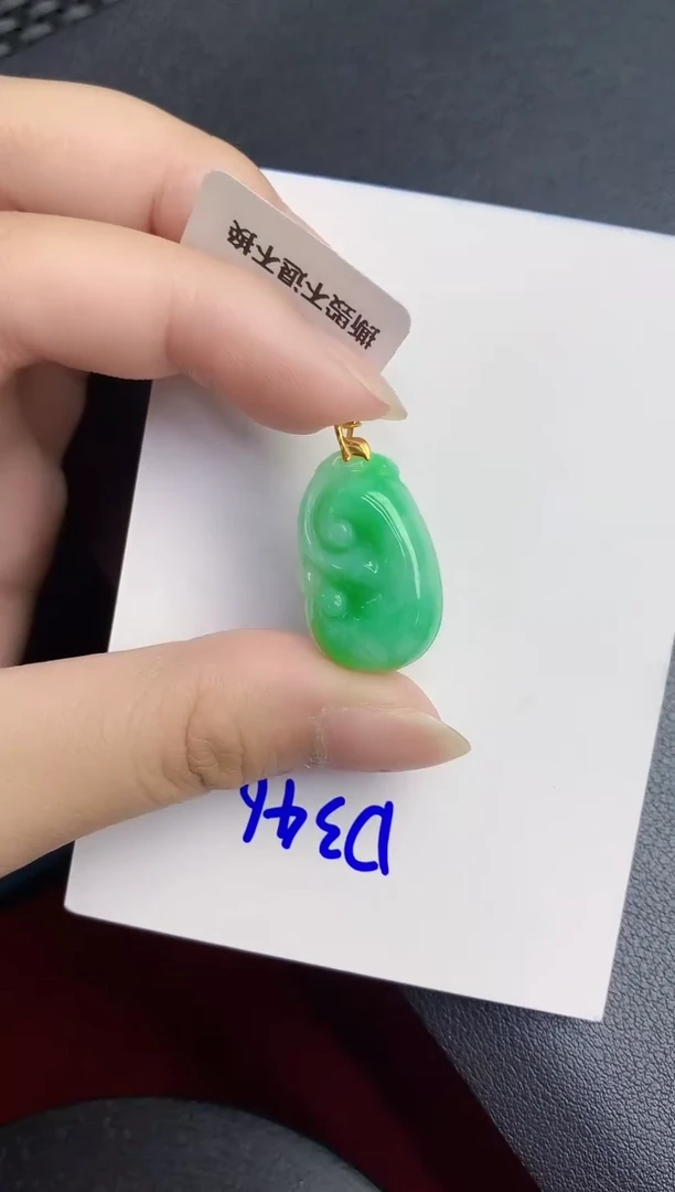 翡翠18K金镶嵌颈饰000000000