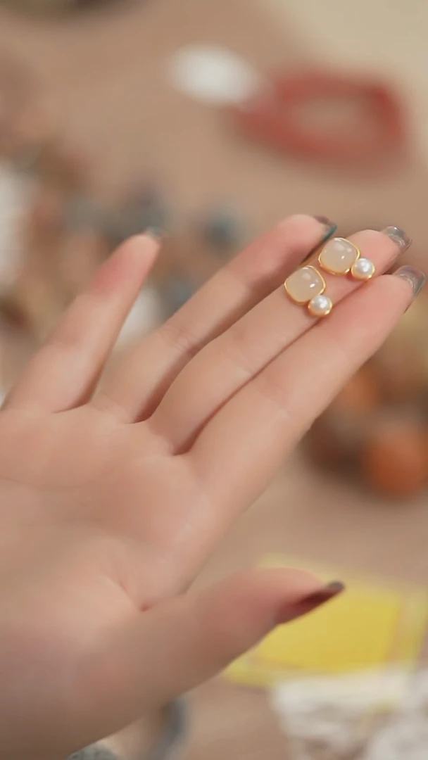 【闪购商品】和田玉耳钉未镶嵌【云边】藕粉耳钉