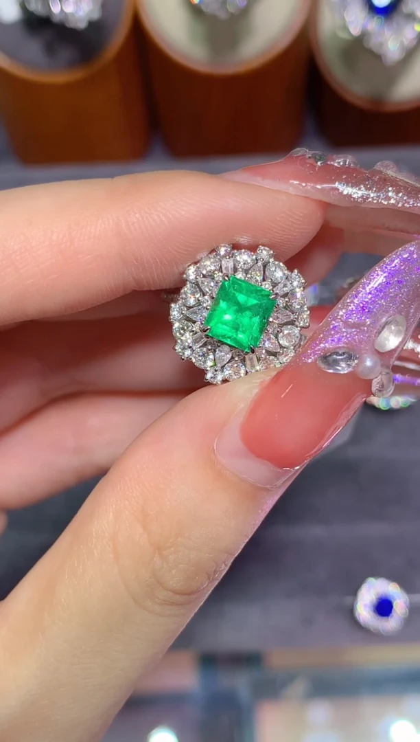 18K金镶嵌戒指祖母绿1.48CT