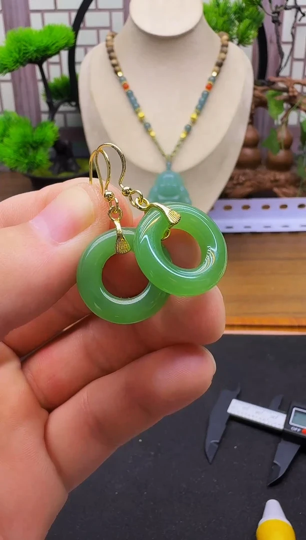 14K金镶嵌和田玉耳饰E126