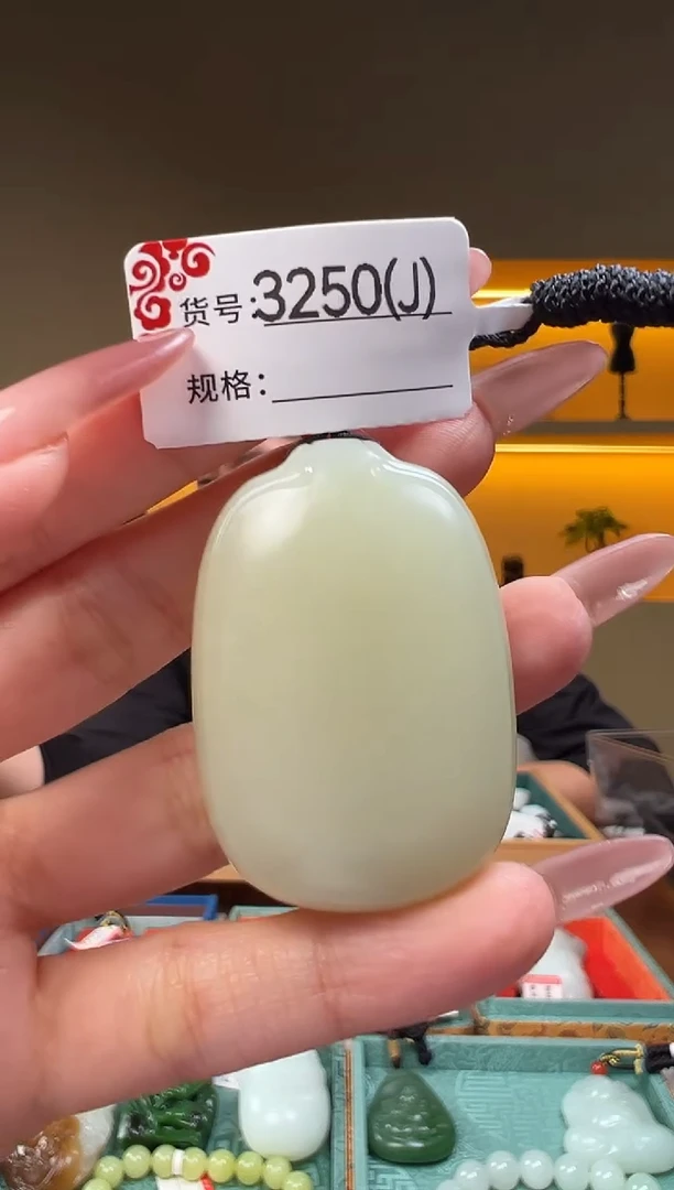 颈饰未镶嵌和田玉1J