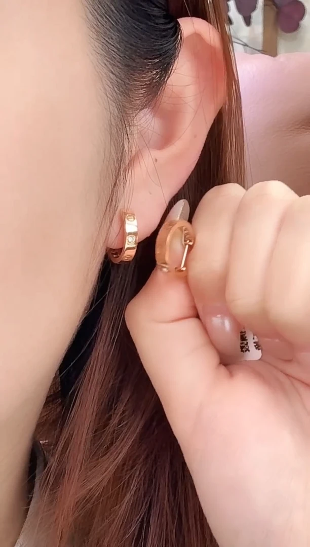 耳饰18K金镶嵌钻石耳饰