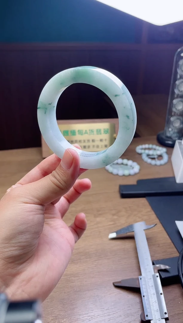 未镶嵌手镯定制翡翠P****极定制