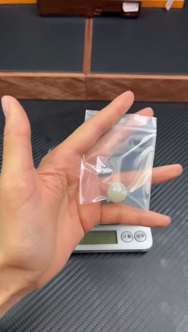 【闪购商品】和田玉单株未镶嵌且末微色差