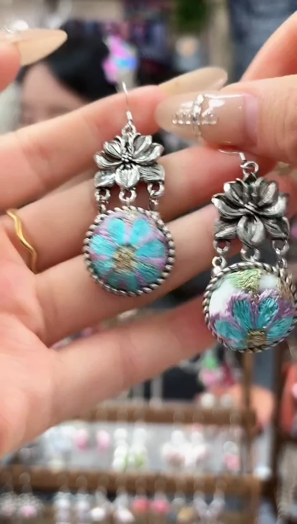 织绣民族风非遗老绣苗银饰品458