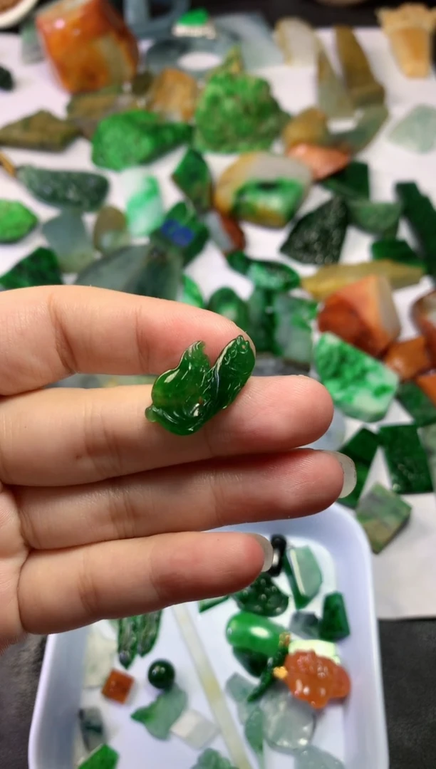 颈饰未镶嵌翡翠嘎*089天然翡翠