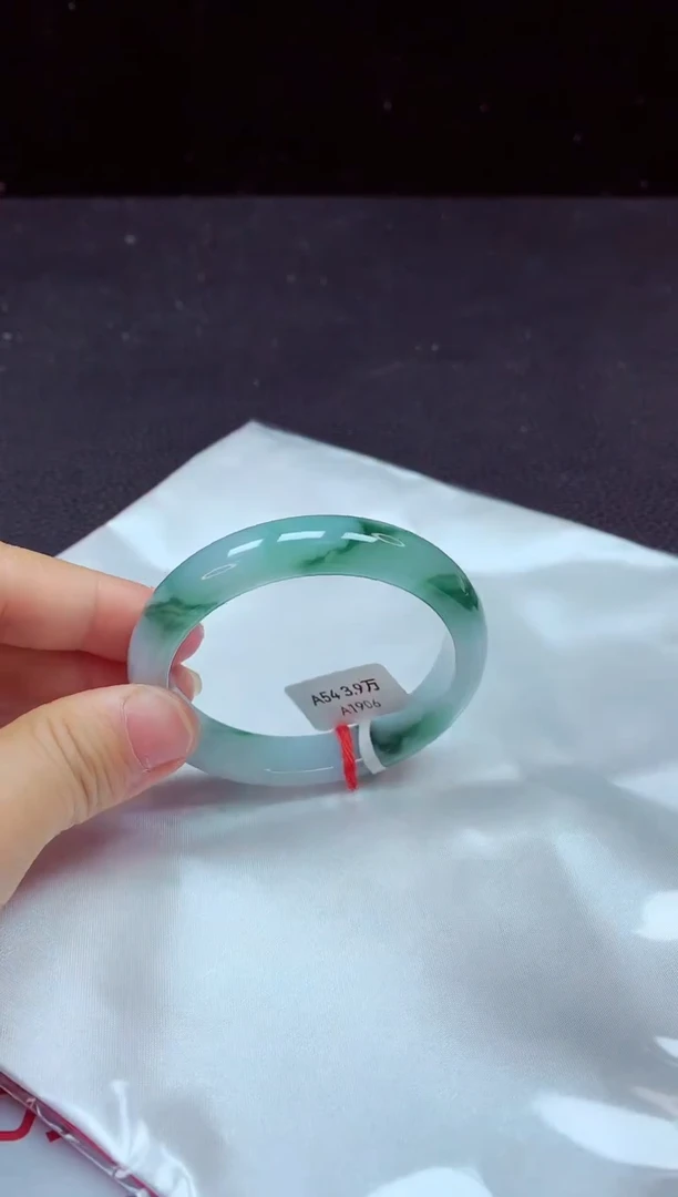 【闪购商品】翡翠手镯未镶嵌镯子53+