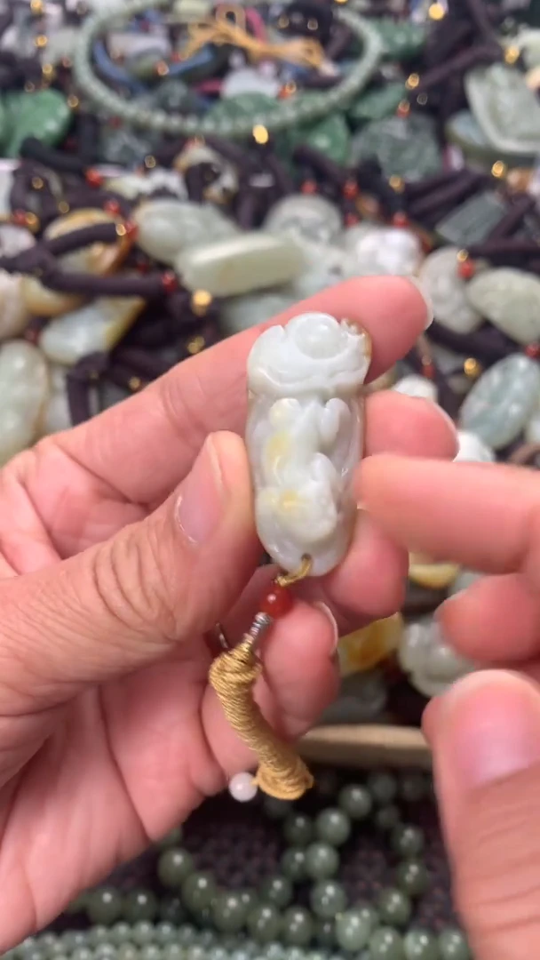 【闪购商品】和田玉颈饰未镶嵌多样性发货没有证书拍一发一有瑕