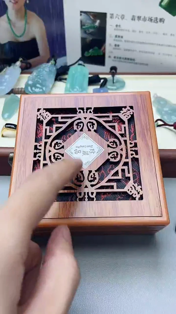 翡翠未镶嵌颈饰吊坠