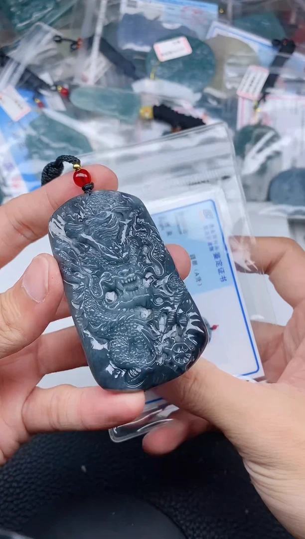 颈饰未镶嵌翡翠