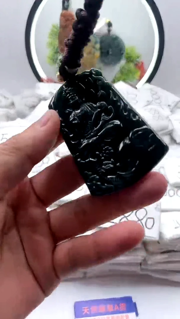 【闪购商品】翡翠颈饰未镶嵌普贤