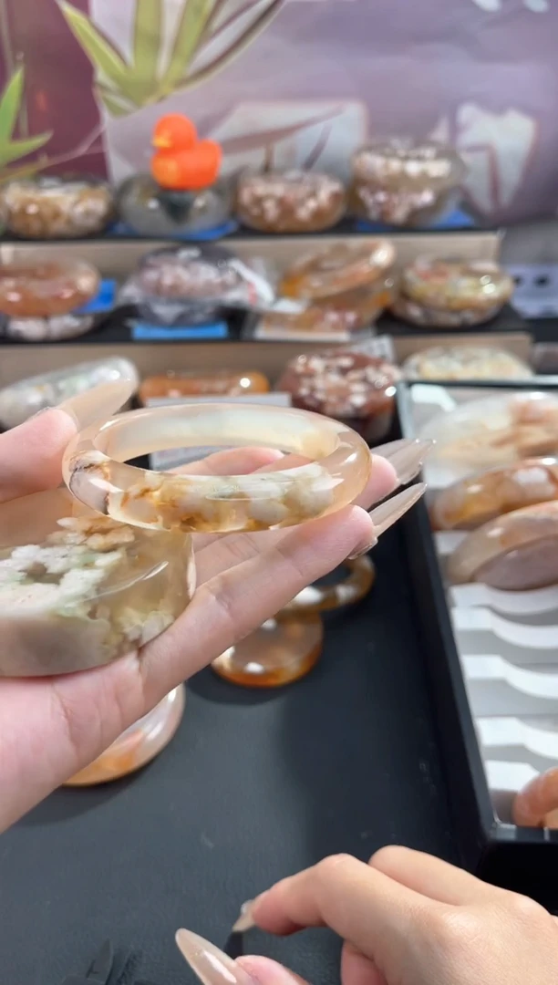 未镶嵌手镯石英质玉56