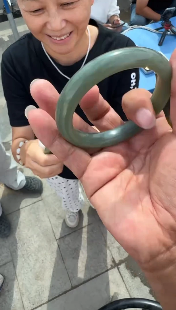 未镶嵌和田玉（糖玉）挂件和田玉