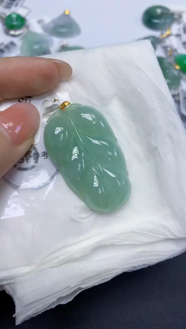 颈饰18K金镶嵌翡翠天然缅甸翡翠A货多样性发一件