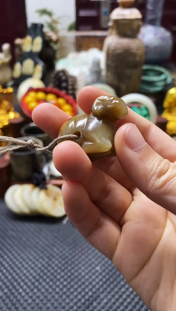 未镶嵌和田玉挂件羊