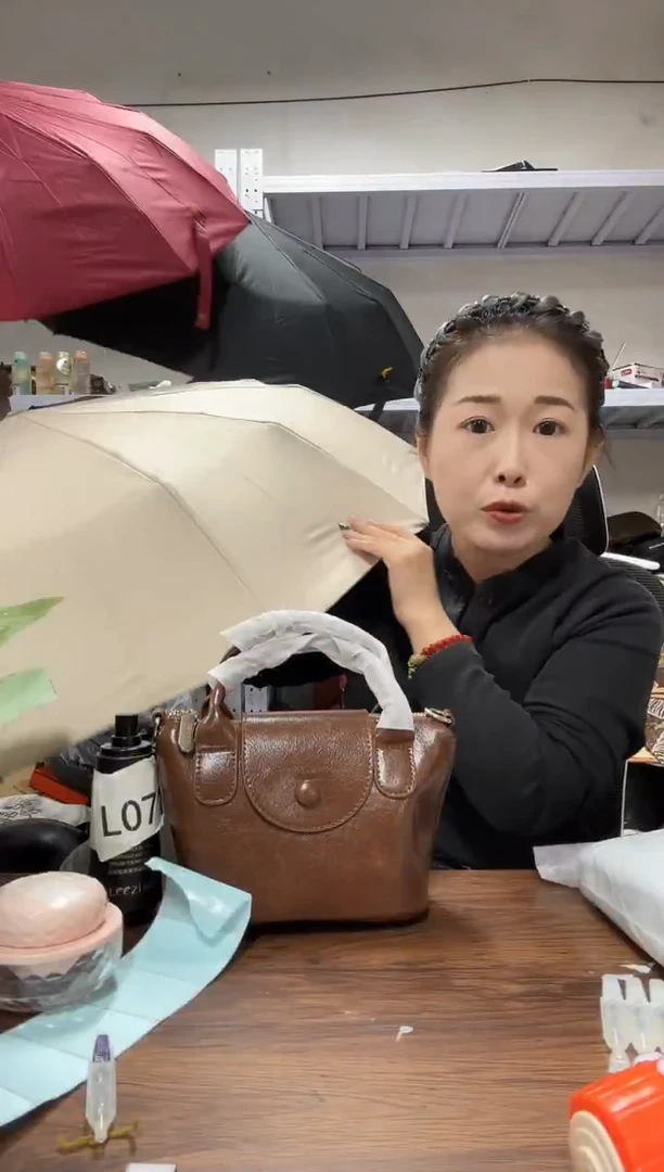 PU上车啦 宝宝们抓紧时间去下方链接拍吧雨伞颜色随机一个