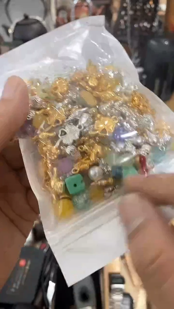 瓷片闪购商品  如图所示