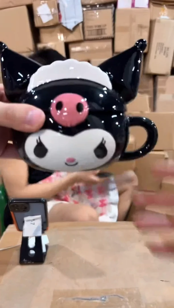 瓷片库洛米女仆带盖杯