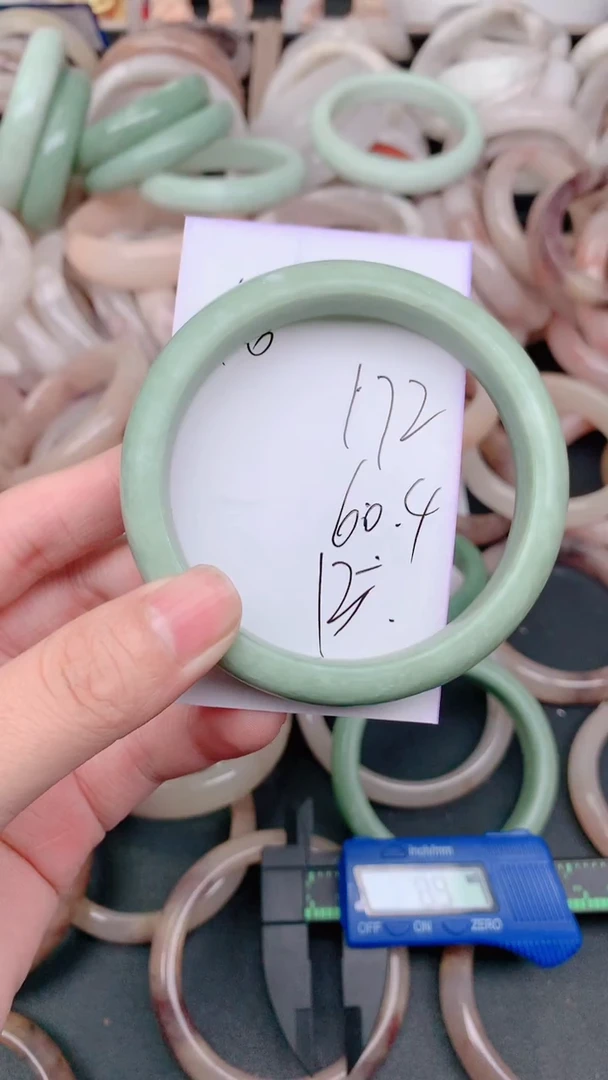 未镶嵌手镯石英质玉172