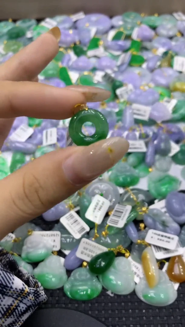 颈饰18K金镶嵌翡翠天然缅甸翡翠A货