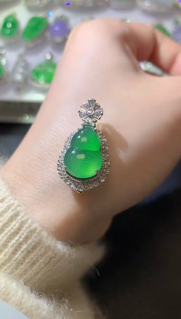 【闪购商品】翡翠吊坠(不含链)18K金镶嵌A81