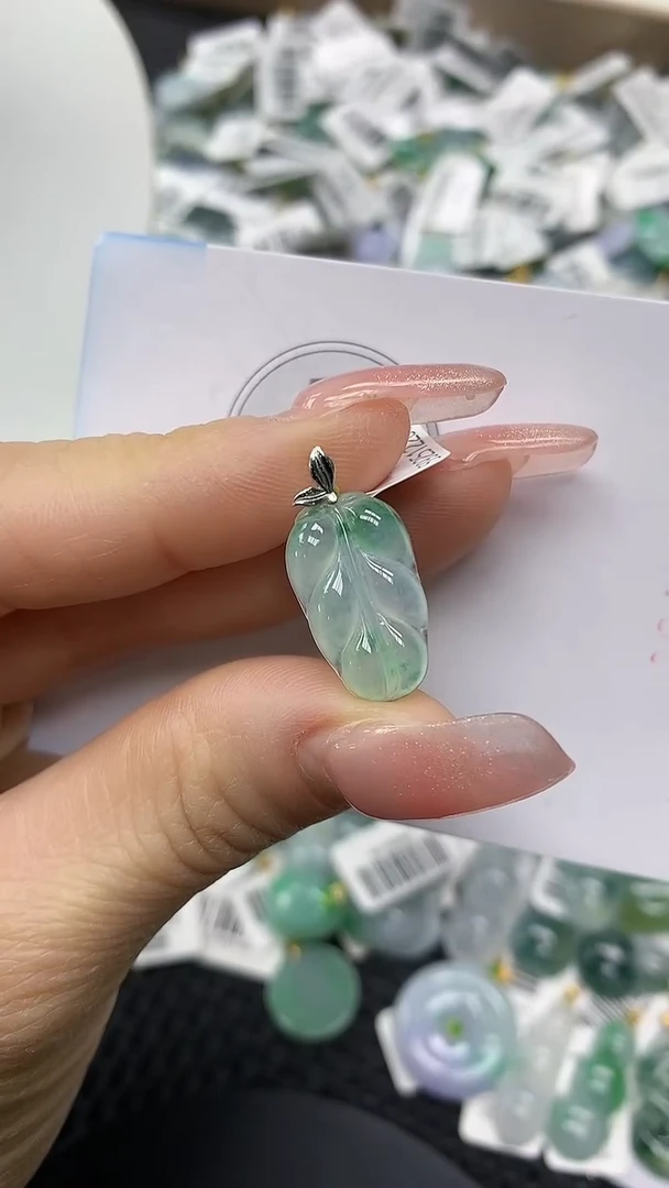 颈饰18K金镶嵌翡翠a货支持复检百元以上9元证书费自理