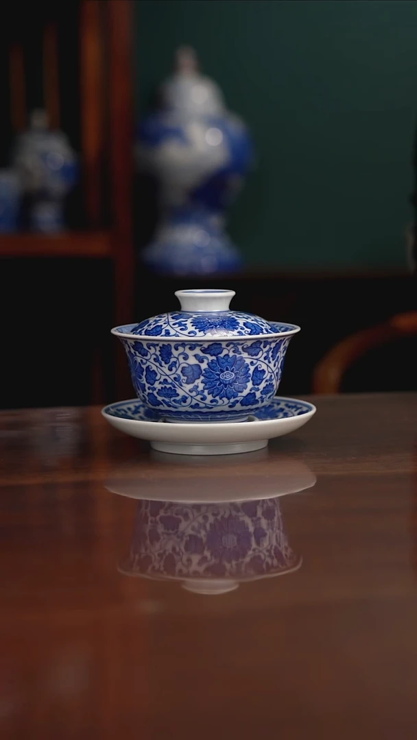 晓月窑青花缠枝盖碗