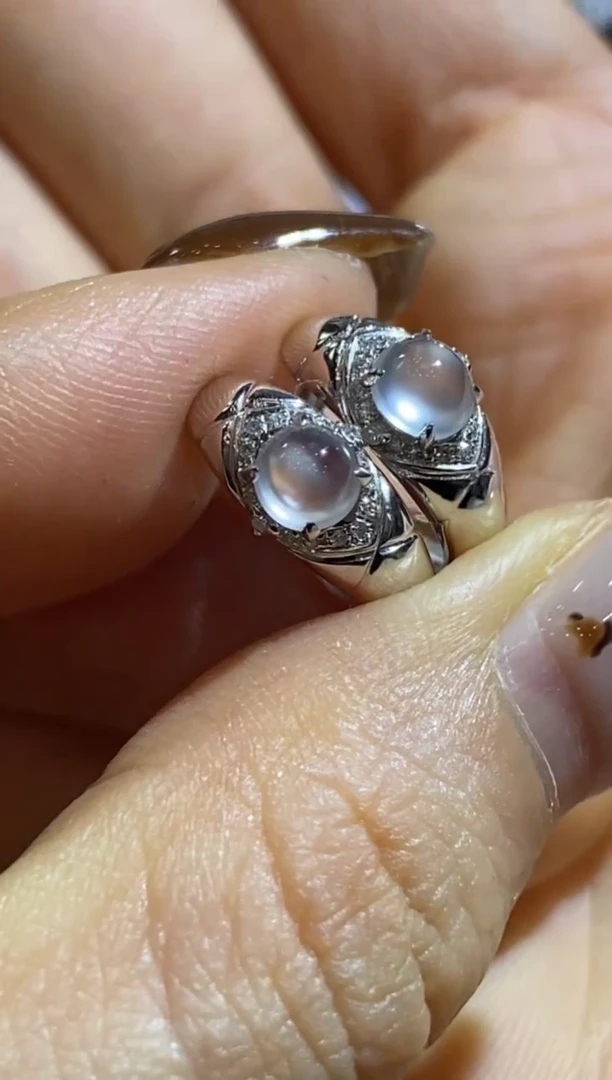 颈饰18K金镶嵌翡翠收到货48小时鉴赏期（超时不退不换）