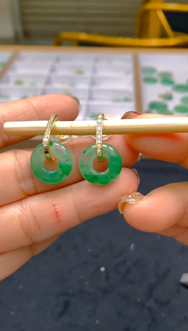 【闪购商品】石英质玉耳钉未镶嵌冰美人非洲翠，假一罚四018