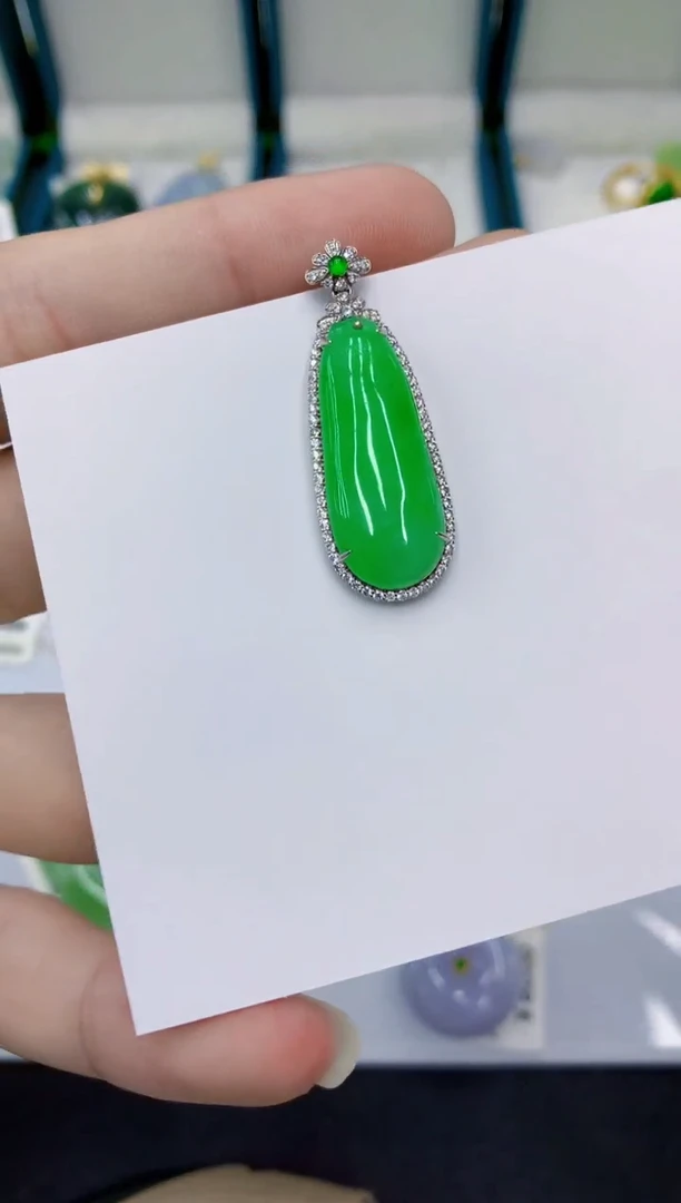 颈饰18K金镶嵌翡翠翡翠