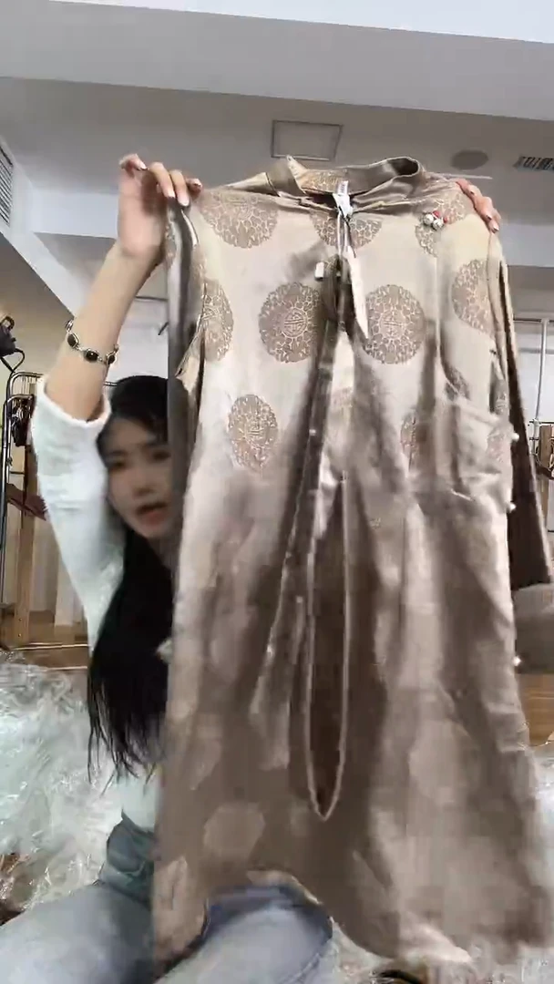 袍子       2XL码    130-140斤