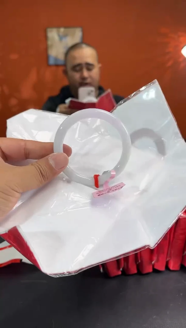 未镶嵌手镯翡翠4         圈口56