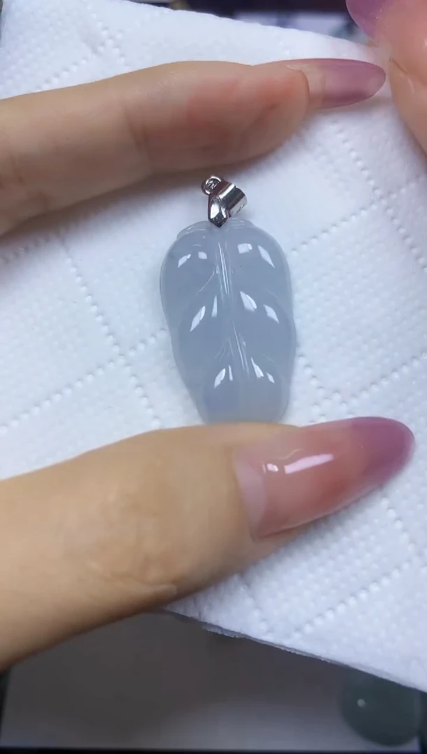 翡翠未镶嵌颈饰挂件