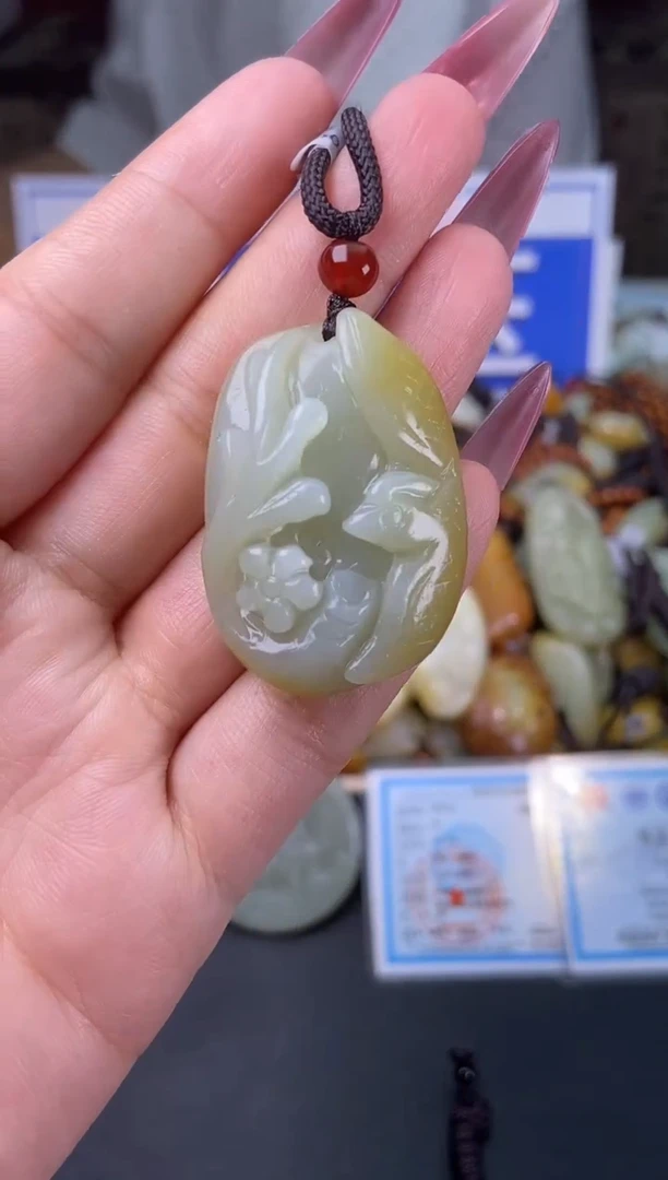 和田玉未镶嵌颈饰1