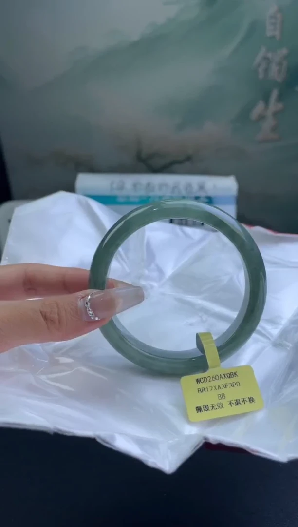 翡翠手镯未镶嵌1翡翠手镯