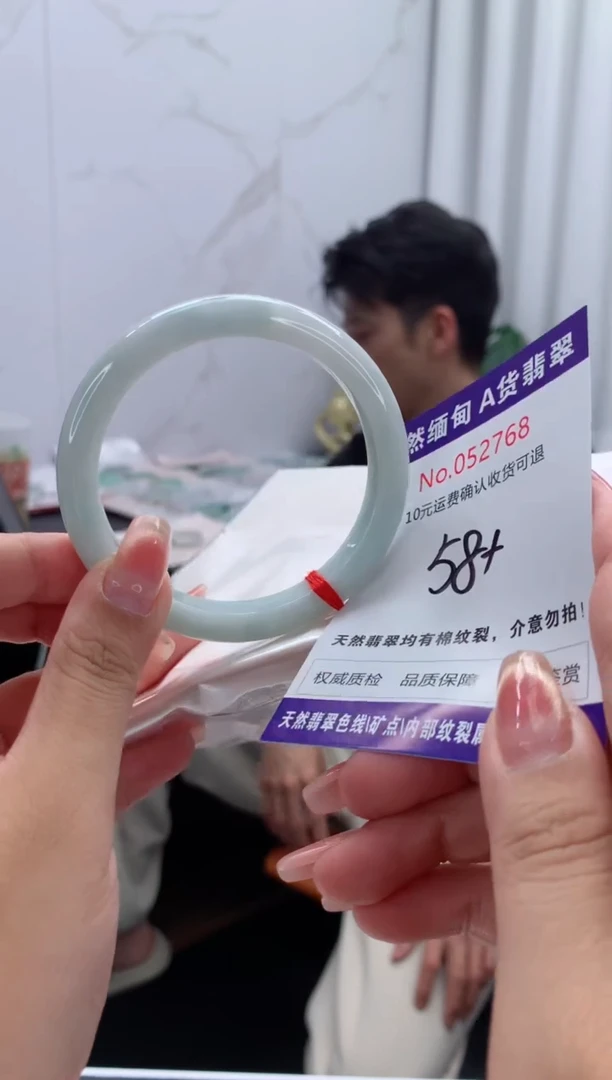翡翠手镯未镶嵌有纹，完美者勿拍