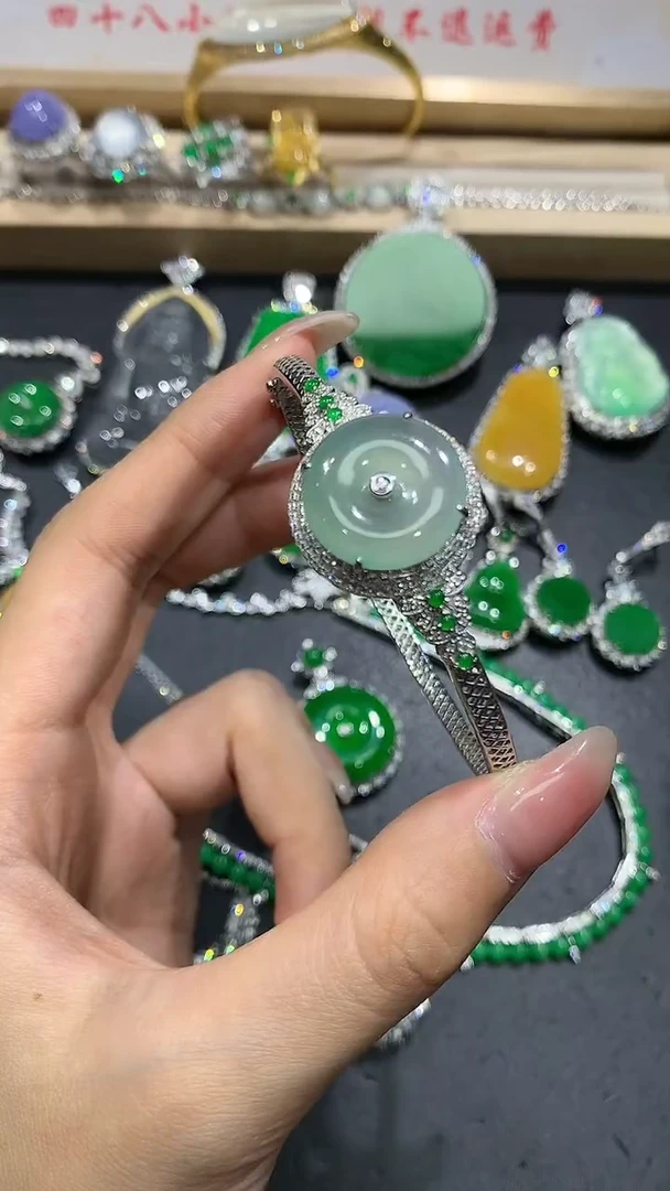 【闪购商品】翡翠手链18K金镶嵌30团购